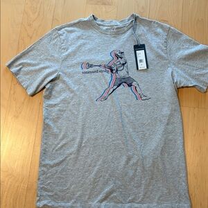 Vineyard Vines Gray T-Shirt with Graphic Lacrosse Design